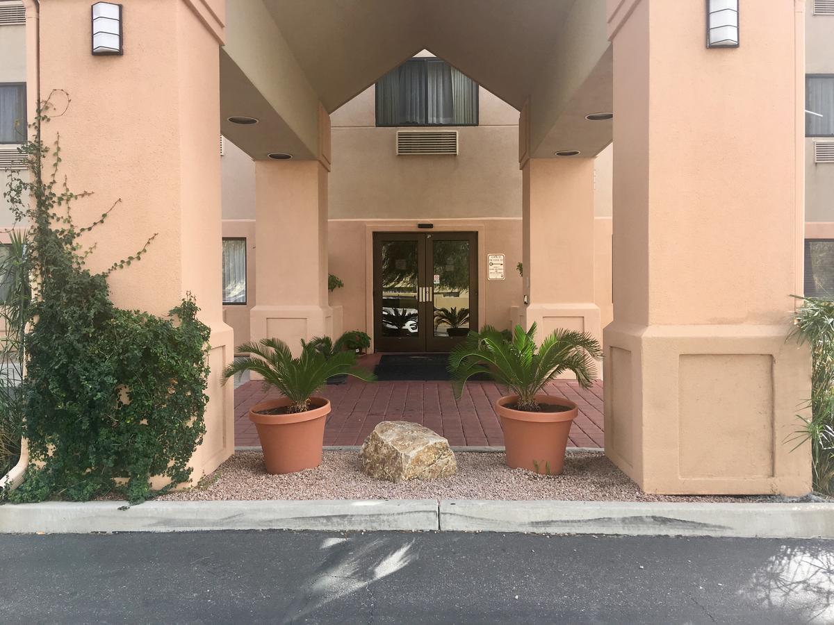 Baymont By Wyndham Tucson Airport Hotel Bagian luar foto